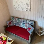 Letniskowe Edi Деревянный коттедж