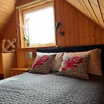 Letniskowe Edi Деревянный коттедж *