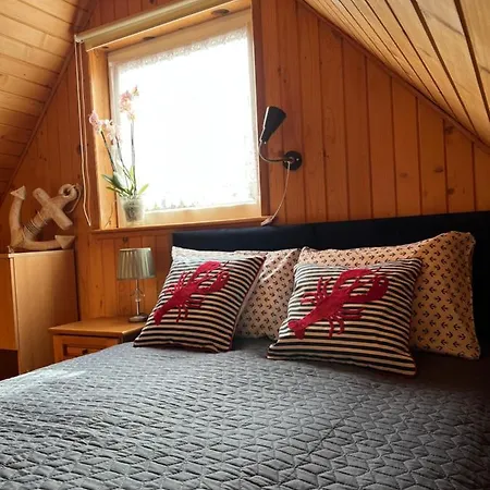 Letniskowe Edi Lodge *