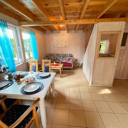 Letniskowe Edi Lodge *