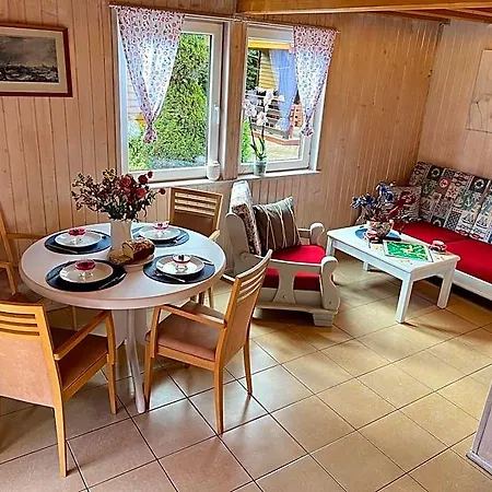 Letniskowe Edi 山林小屋 *