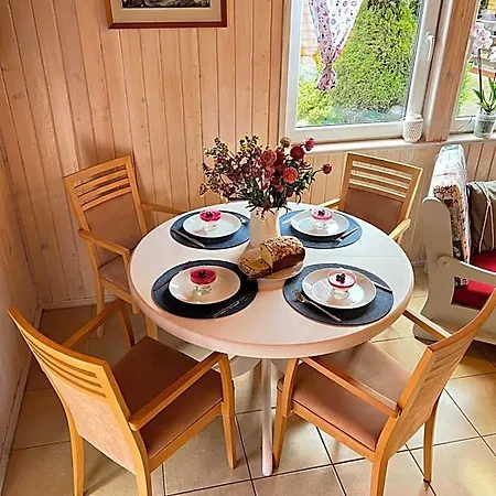 Letniskowe Edi Lodge *