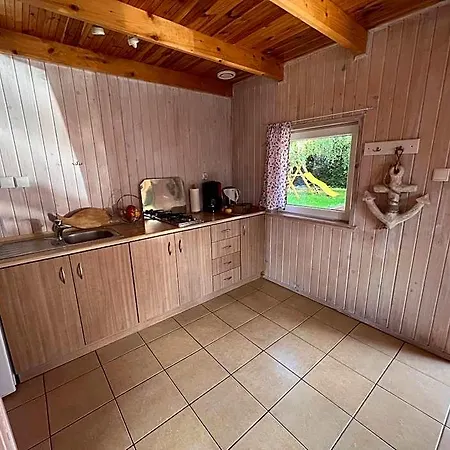 Letniskowe Edi Lodge *