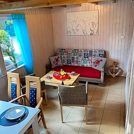 Letniskowe Edi Lodge