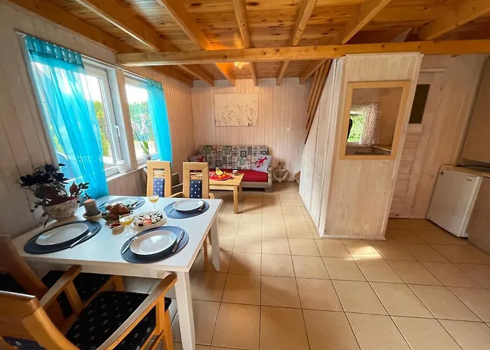 Letniskowe Edi Lodge *